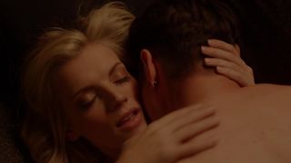 Kara Killmer sexy - Chicago Fire (2016) (Season5,Episode6)