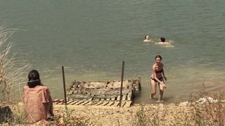 Natalia Huarte, Paloma Zavala - Naranjas amargas (Bitter oranges) celeb topless scenes