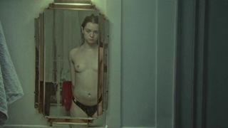 Esme Creed-Miles sexy - Jamie (2020)