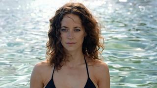 Anja Knauer - Die Inselarztin s01e01 (2018) Naked actress in a "topless" scene