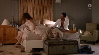 Anja Knauer - Die Inselarztin s01e01 (2018) Naked actress in a "topless" scene
