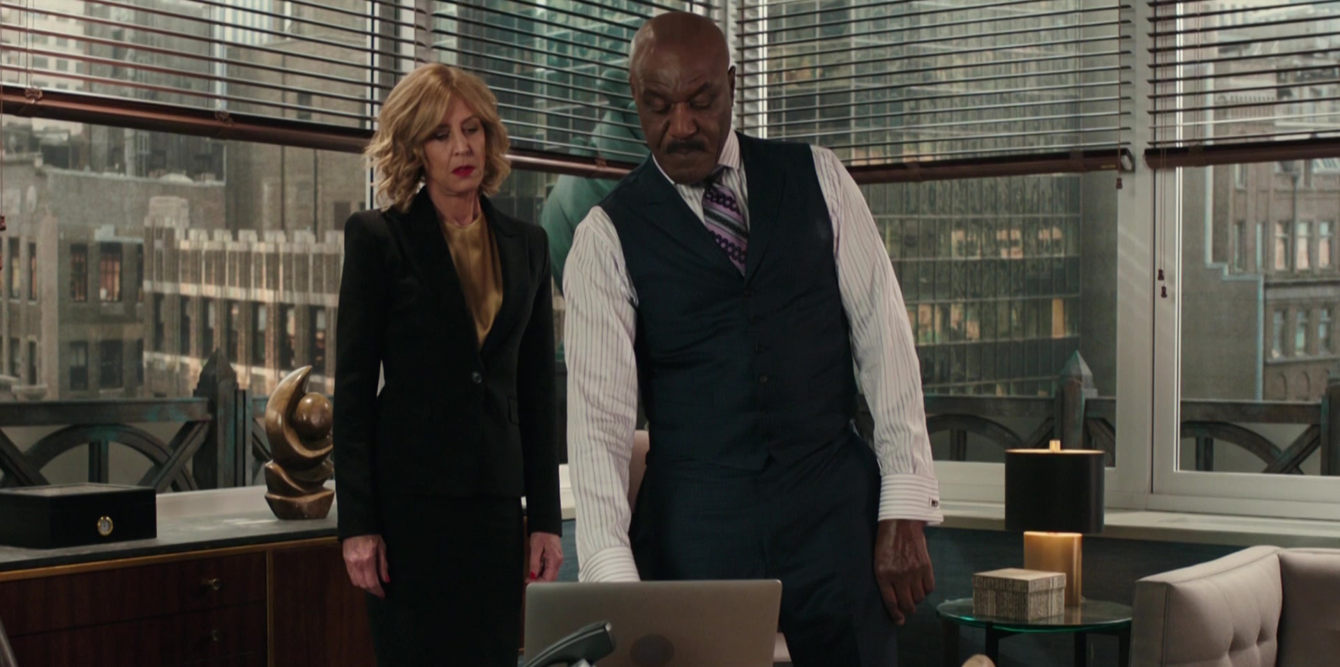Isabella Farrell sexy – The Good Fight (2018) (Season2, Episode3)