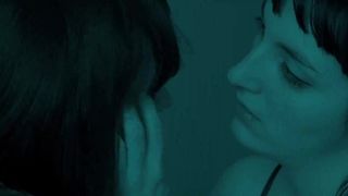 Melodie Bujold, Sandrine Farina - Buzz Mec Mag (2015) Сut naked video