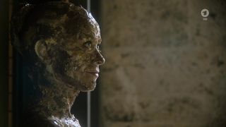 Victoria Sordo, Emma Jane - Am Abend aller Tage (2016) Naked actress in a "topless" scene