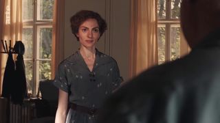 Laura de Boer nude - Brecht (2018)