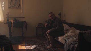 Laura de Boer nude - Brecht (2018)