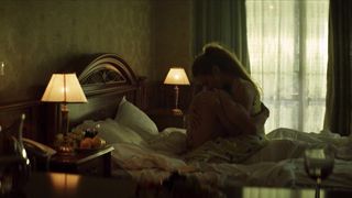 Ekaterina Guseva - Vhodya v dom oglyanis s01e03 (2019)