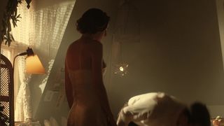 Emma Corrin, Paloma Faith nude - Pennyworth s01e02 (2019)