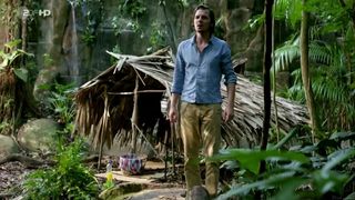 Isabell Gerschke nude - Fluss des Lebens - Verloren am Amazonas (2013)