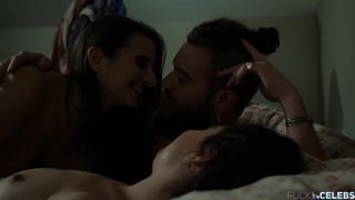 Charlotte Allard, Marie Almosnino nude - Je suis une photo de nous (2019)