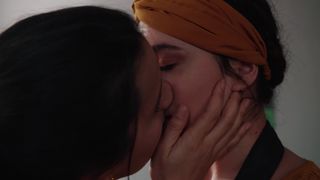 Charlotte Allard, Marie Almosnino nude - Je suis une photo de nous (2019)