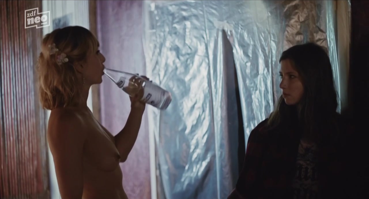 Ruth Becquart nude – Chaussee d’Amour s01e04 (2016)