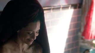 Mishel Prada, Maria-Elena Laas nude - Vida s02e02 (2019)