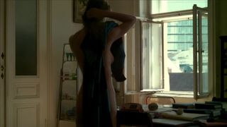 Elisabeth Umlauft - Gehen am Strand (2013)