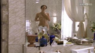 Lara-Joy Korner naked - Todliche Diamanten (1998)