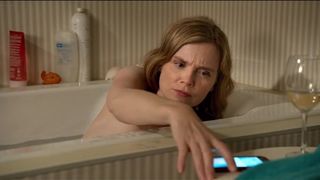 Isabelle Carré, Valérie Bonneton French Nude - Garde alternée (2017)