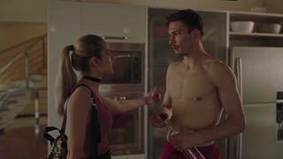 Tara Thaller naked - Uspjeh s01e01 (2019)