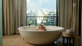 Katja Riemann naked - Todliche Geheimnisse - Jagd in Kapstadt (2017)