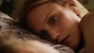 Lesbian Scene. Isabel Thierauch, Linn Reusse nude - Zwischen Sommer und Herbst (2018)