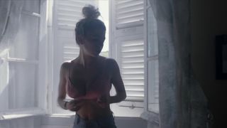 Noee Abita, Alba Gaia Bellugi - Une ile s01e01-02 (2019) Censorship nude scene