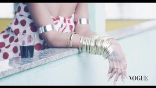 Rihanna sexy – Vogue Brasil- Behind The Scenes (2014)