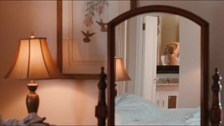 Amanda Seyfried hot, Julianne Moore nude - Chloe (2009)