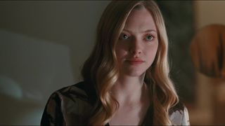 Amanda Seyfried hot, Julianne Moore nude - Chloe (2009)
