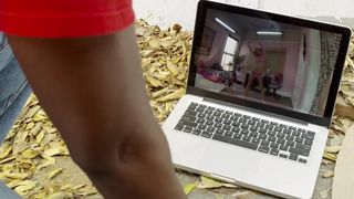 Mindy Robinson Nude - Alpha House (2014)