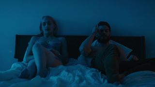 Jemima Kirke, Lola Kirke. Julie McCullough nude - Untogether (2018)