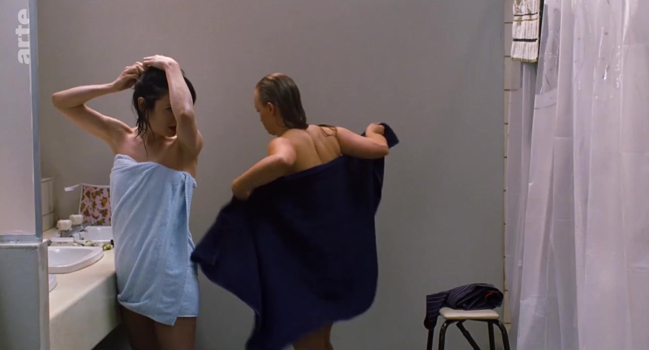 Sally Hawkins, Liya Kebede, Anna Hilgedieck nude – Desert Flower (2009)