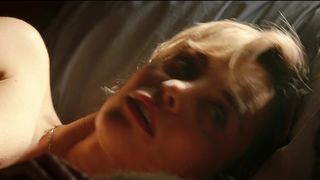 Elisa Visari, Elena Cucci, Carolina Crescentini nude - A casa tutti bene (2018)