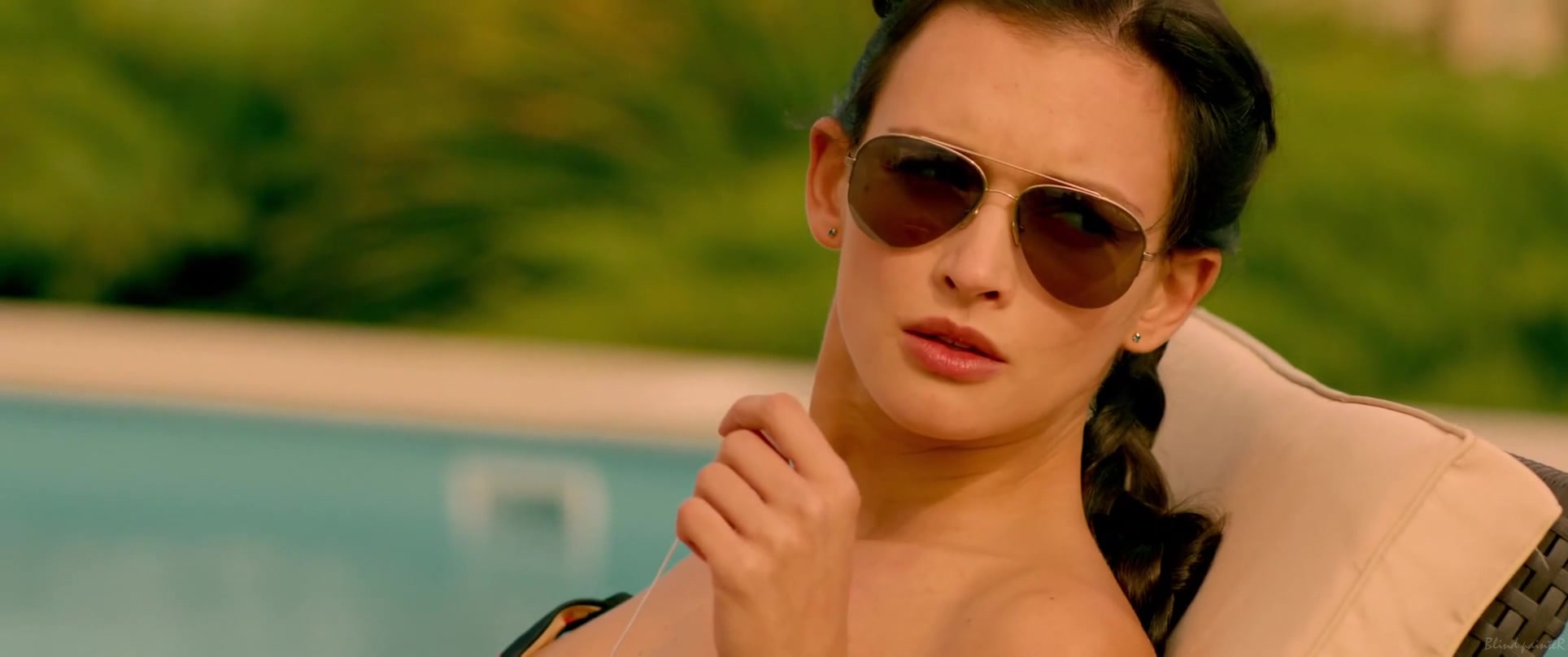 Paulina Andreeva nude – Sarancha (2014)