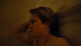 Emma Stone nude - The Favourite (2018)