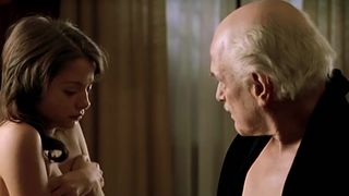 Stephanie Leonidas nude – La fiesta del Chivo (2005)