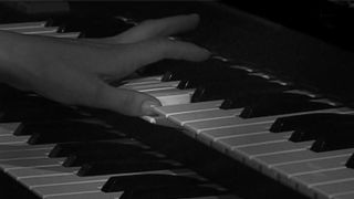 Nellie_Benner_-_Crepuscule__2009_540p