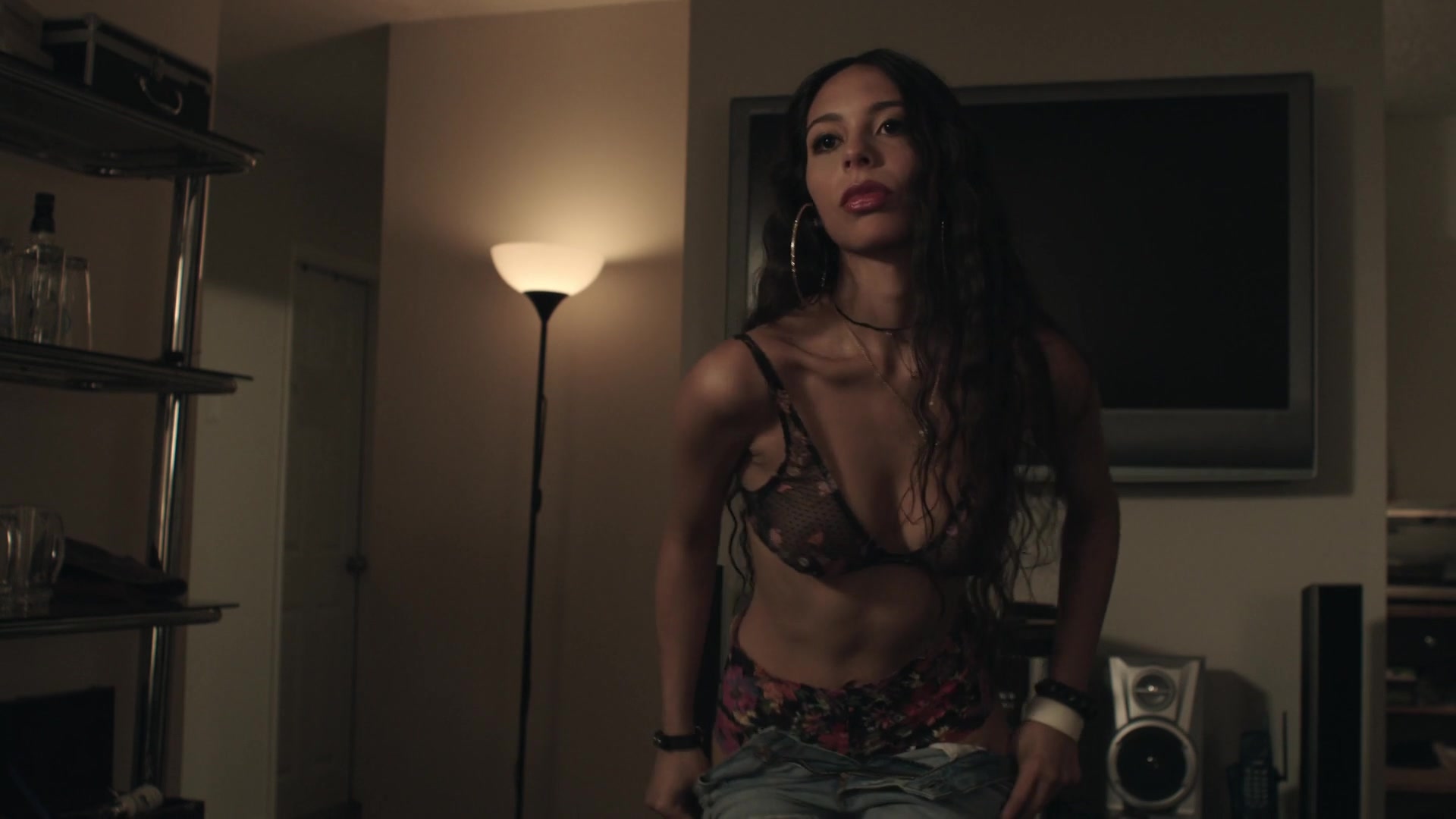 Stephanie Bueno – Get Shorty s03e02 (2019)