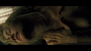 Marion Cotillard nude - La boite noire (2005)