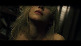 Marion Cotillard nude - La boite noire (2005)