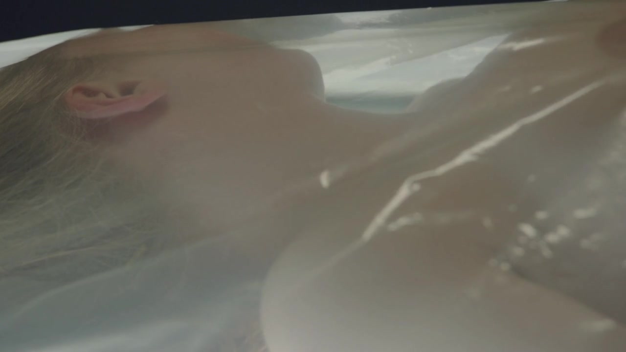 Solsikke Lausten  nackt