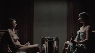 Rosalinde Mynster, Anna Rothlin nude - Atelier (2017)