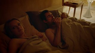 Elisabeth Moss naked - The Square (2017)