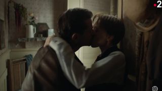 Laura Smet, Caroline Borderieux - La Garconne s01e04 (2020) Sexy actress