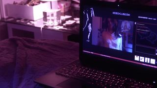 Camille Claris nude - Accord parental (2018)