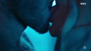 Linda Hardy Alice Nevers s15e05 (2017) Sexy film scene