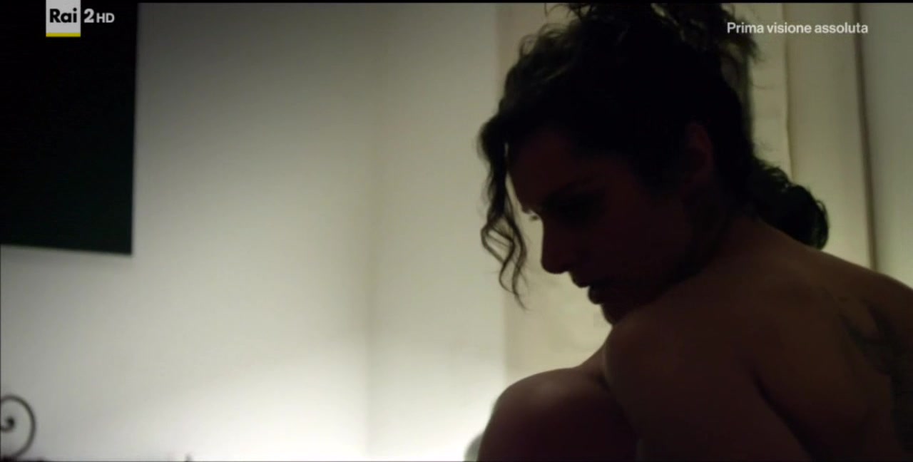Elena Radonicich nude – La Porta Rossa s02e01e12 (2019)