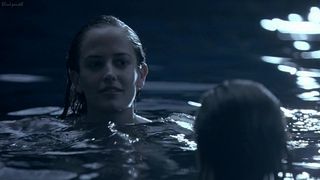 Maria Valverde, Eva Green  - Cracks (2009)