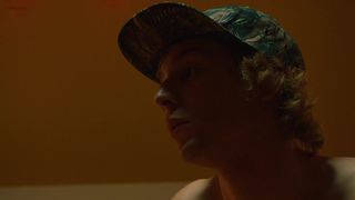 Margaret Qualley sexy – The Leftovers s01e01 (2014)