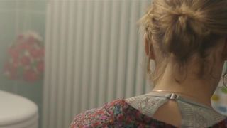 Jytte-Merle Böhrnsen nude, Luise Heyer sexy - Einmal bitte Alles (2017)