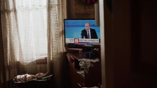 Isidora Goreshter sexy - Shameless (2016) (Season7,Episode6)