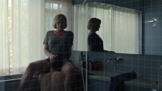 Trine Dyrholm nude - Dronningen (2019)